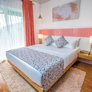 Апартаменты The Breeze Luxury, Нувара-Элия
